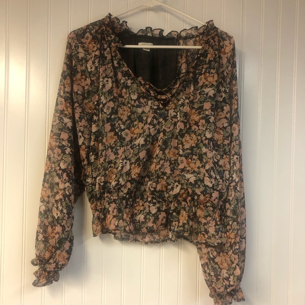 American Eagle Ruffle Smocked Floral Long Sleeve Blouse Medium Black Cropped